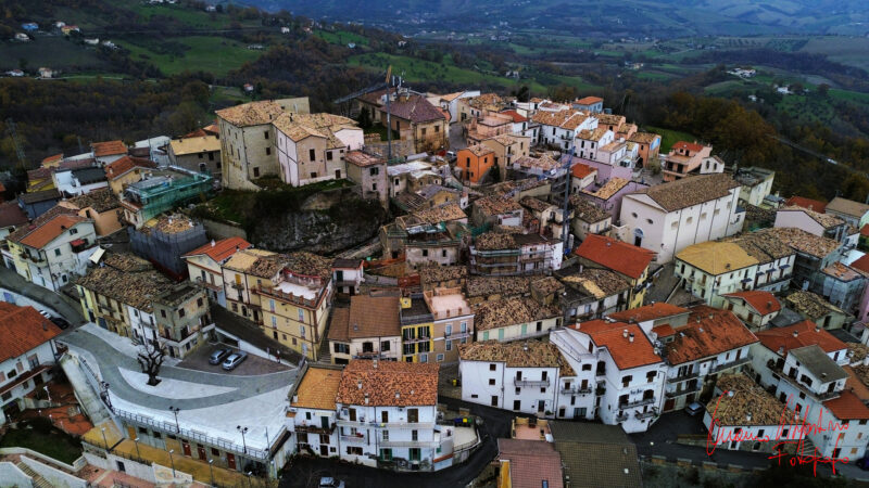 Il Medieval Christmas di Montebello di Bertona: Un Successo Malgrado il Tempo